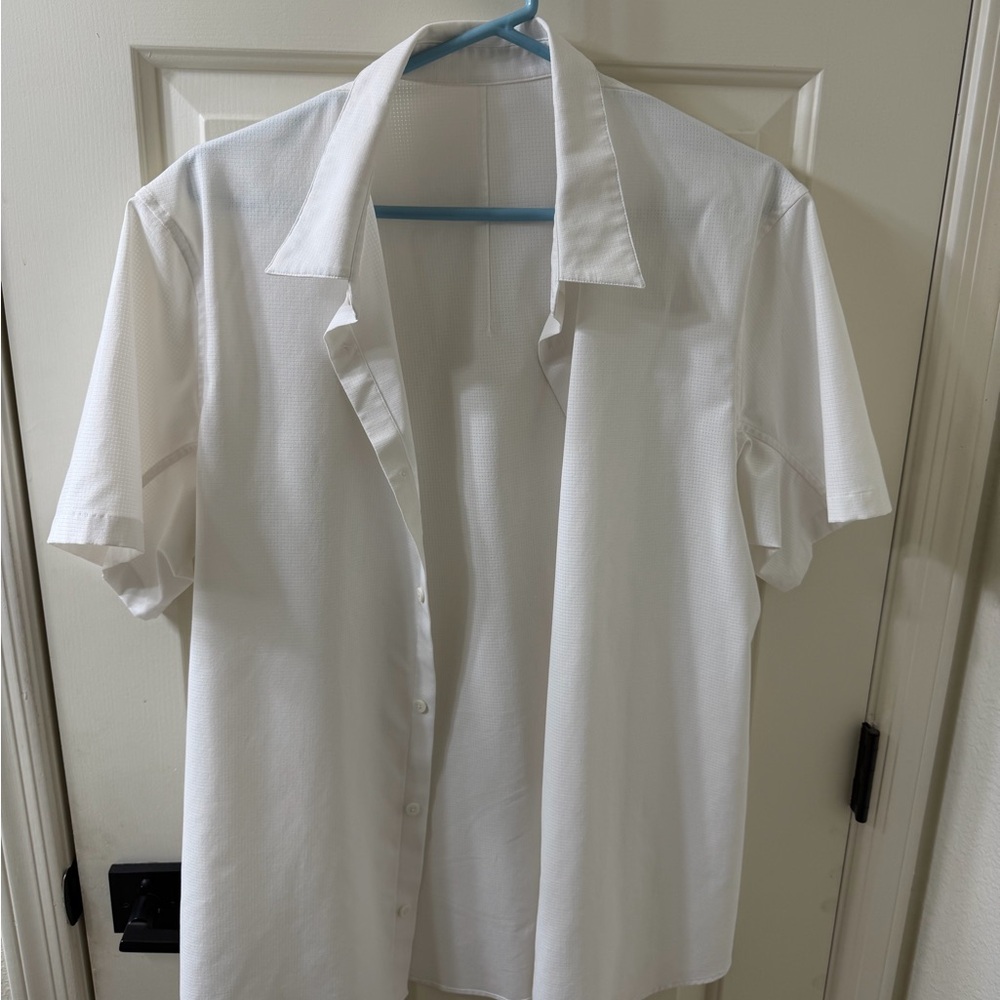 lululemon athletica White Short-Sleeve Button-Down Shirt - large